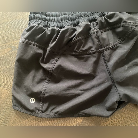 Lulu lemon tracker short, low-rise lined short 4" - Picture 5 of 7